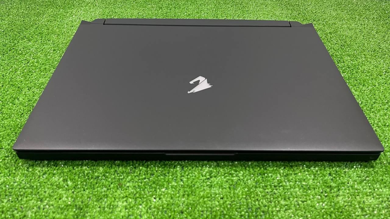 photo_5453992589540850652_y